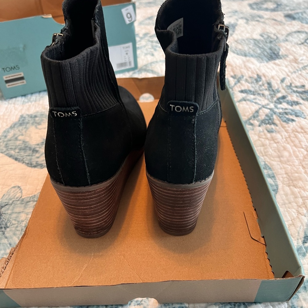 TOMS Sadie Wedge Bootie, Black, Size 9M, excellent condition. - Picture 4 of 5